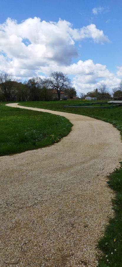 La Maison Des Escargots Blanzay Kültér fotó