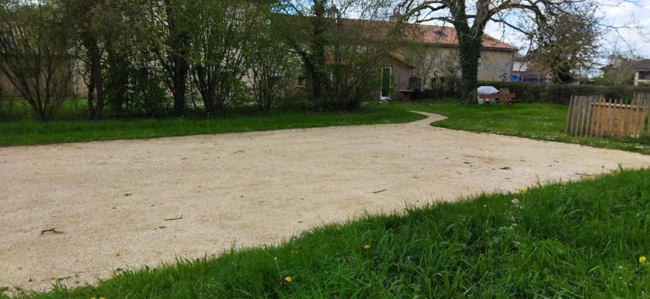 La Maison Des Escargots Blanzay Kültér fotó
